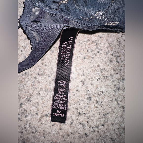 NEW Victoria's Secret metallic lurex Lace v-string Thong size medium - Picture 2 of 4